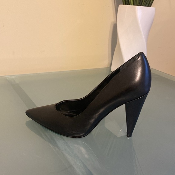 Like NEW Marc Fisher Black Leather Pointy Toe Dress Pumps Size 7.5 - Picture 1 of 8